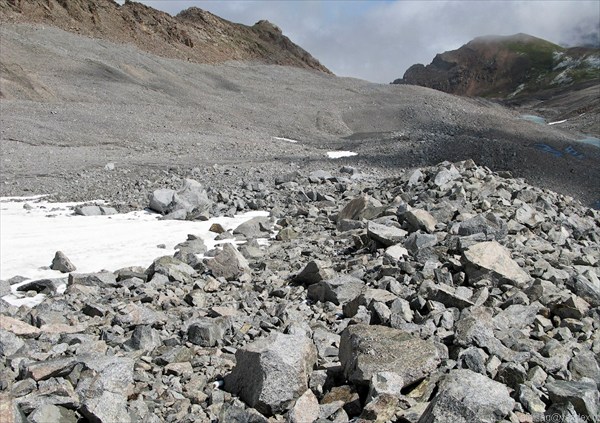 Спуск с перевал Тонг. Морена.